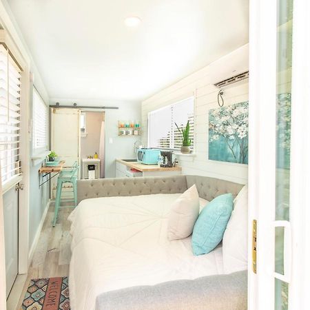 The Container Retreat @ 290 Wine Trail #1 Escape To Hye, Tx Villa Exterior photo
