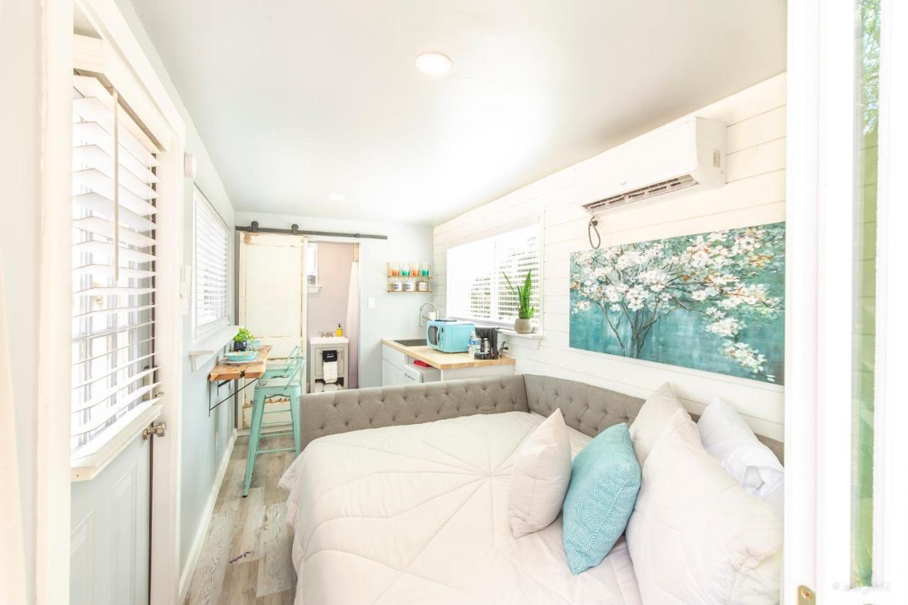 The Container Retreat @ 290 Wine Trail #1 Escape To Hye, Tx Villa Exterior photo