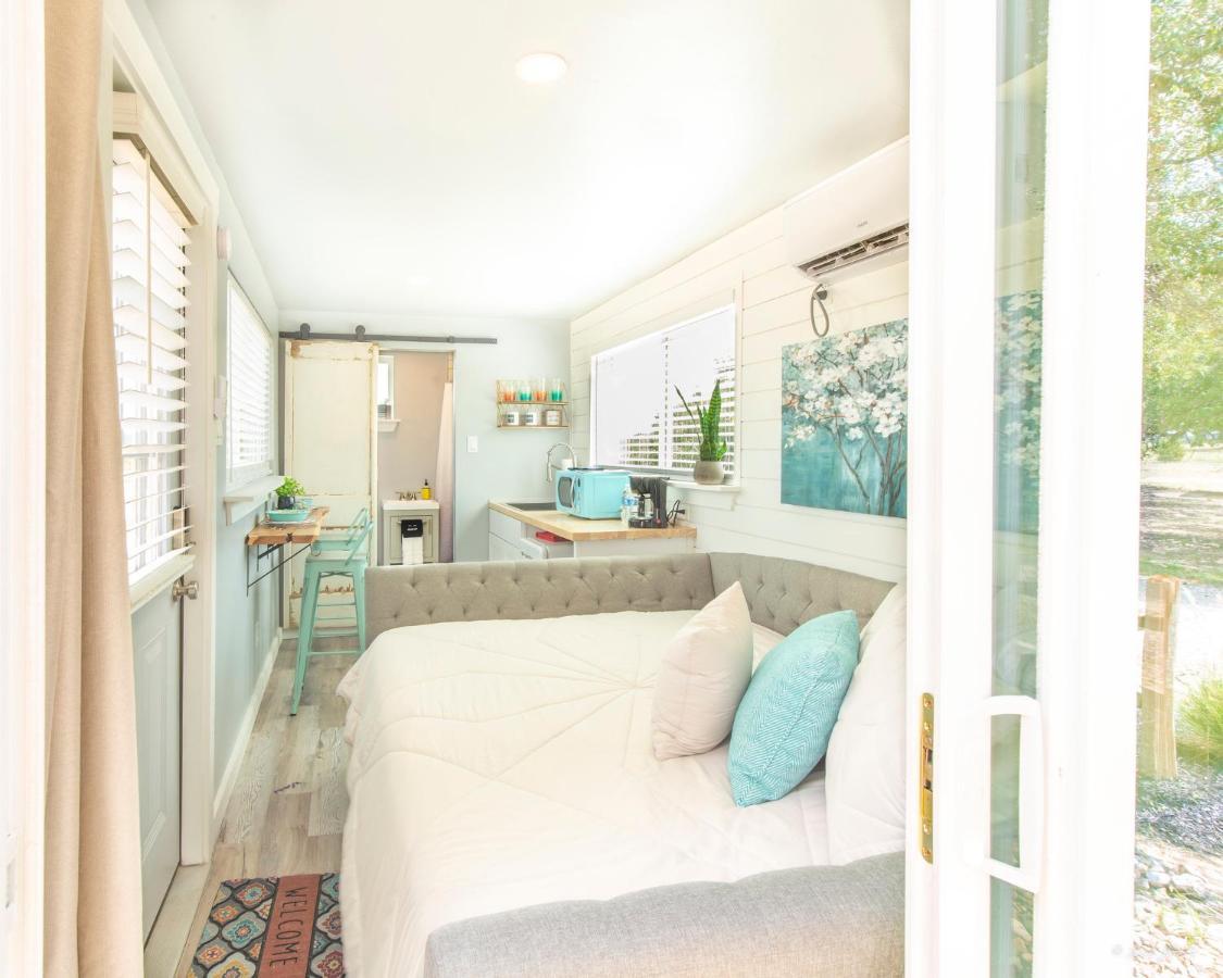 The Container Retreat @ 290 Wine Trail #1 Escape To Hye, Tx Villa Exterior photo