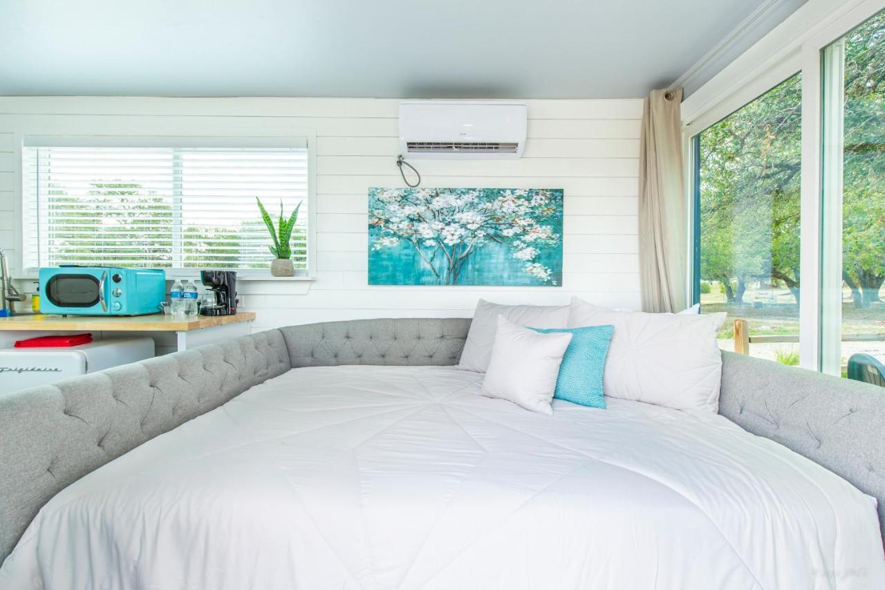 The Container Retreat @ 290 Wine Trail #1 Escape To Hye, Tx Villa Exterior photo
