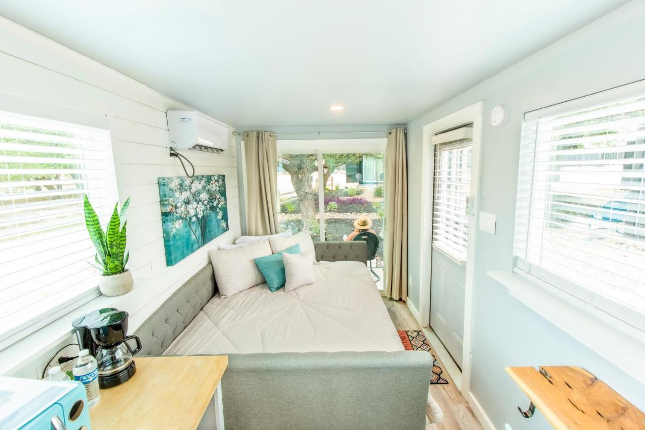 The Container Retreat @ 290 Wine Trail #1 Escape To Hye, Tx Villa Exterior photo