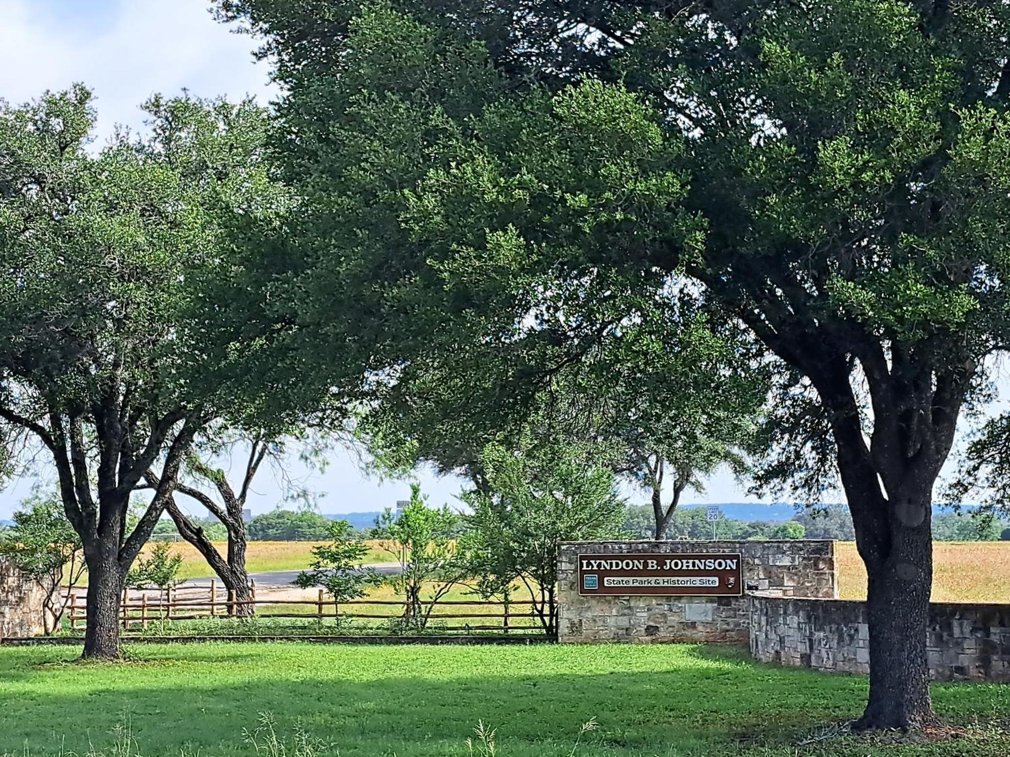 The Container Retreat @ 290 Wine Trail #1 Escape To Hye, Tx Villa Exterior photo